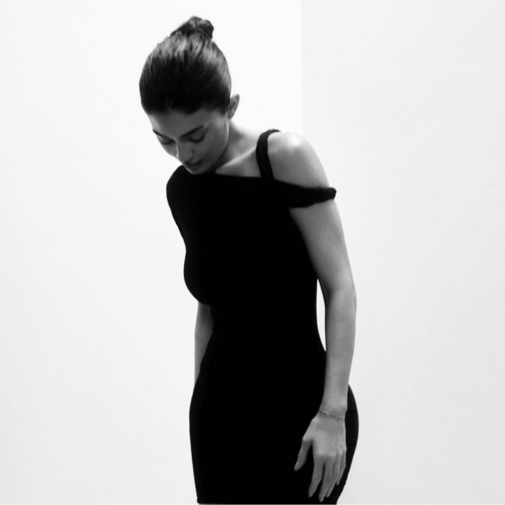 SUEDED STRETCH TWIST MAXI DRESS | BLACK - M
